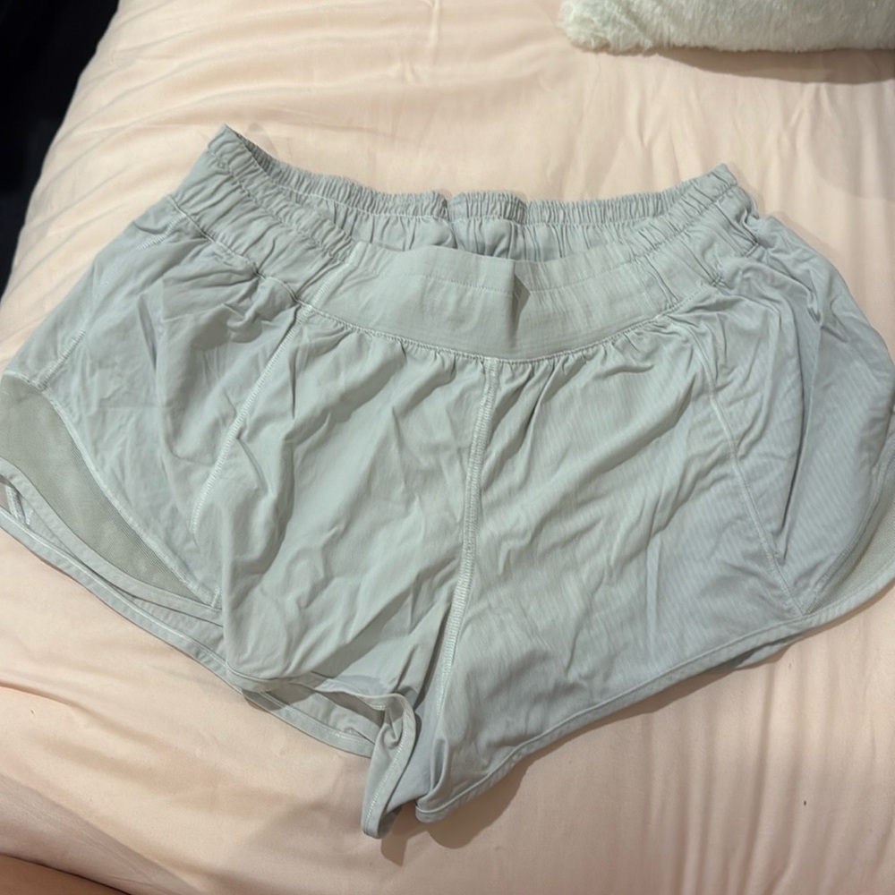 White lululemon 2.5" hotty hot shorts